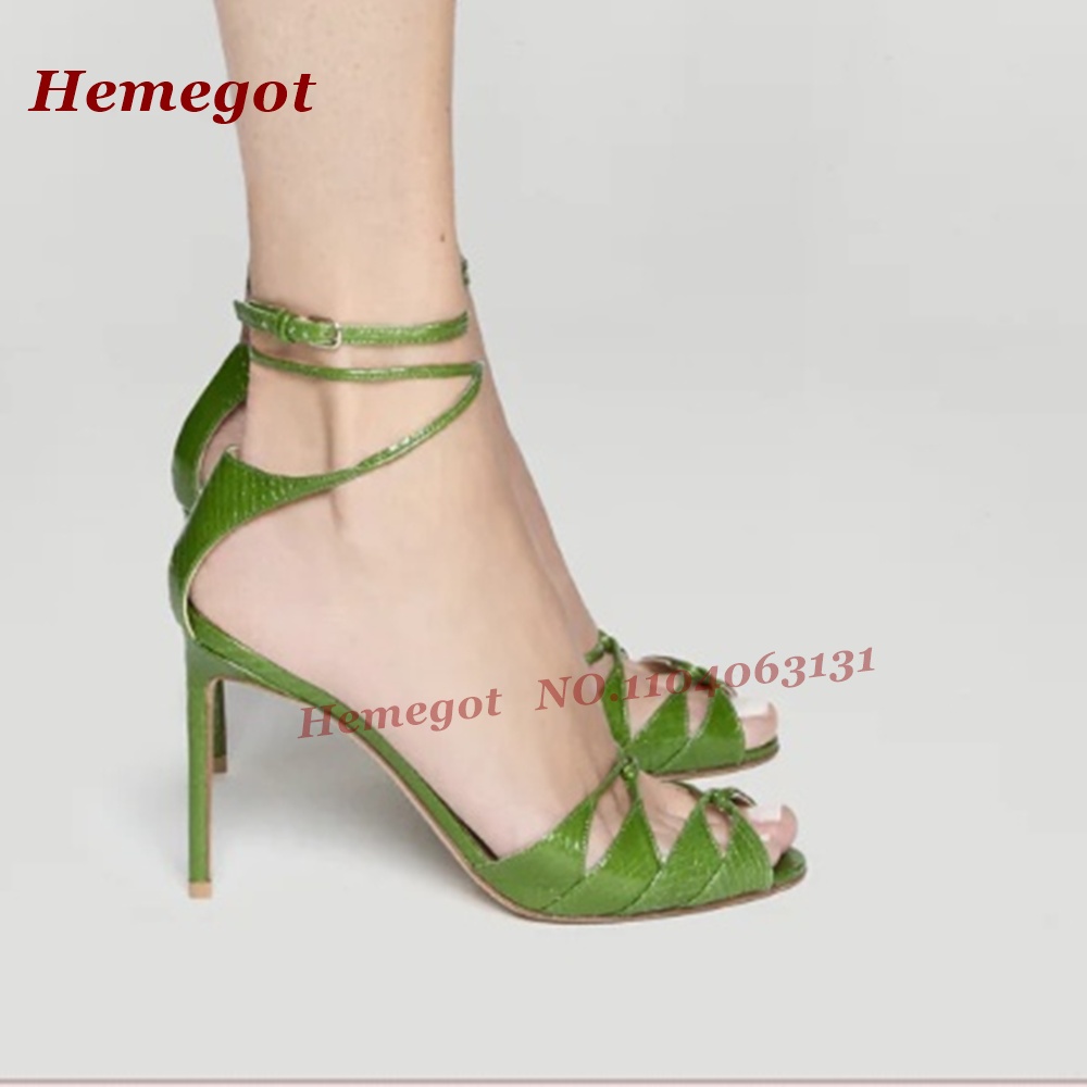Sandalias de tiras con patrón  - Sandal Strappy Heeled reseña y precio